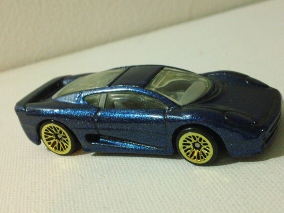 Jaguar xj220 hot wheels