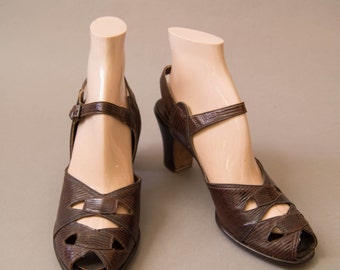 vintage 1940s shoes / 40s leather peeptoe heels / size 8 / Slingshot Heels