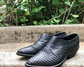 Vintage 1990s Western Cowboy Woven Slip on Black Leather Low Heel Pointed Toe Ankle Booties Boots Size 5.5 / 6