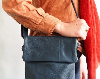 Unisex leather messenger bag / Shoulder bag / Everyday bag / Simple / Unisex