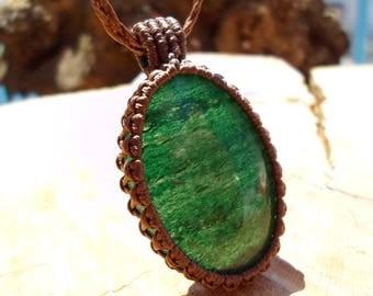jade necklace/pendant-jade macrame necklace-healing stones-oval cabochon stone-macrame gemstone necklace-hypoallergenic-adjustable necklace