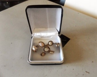 Double finger estate ring.