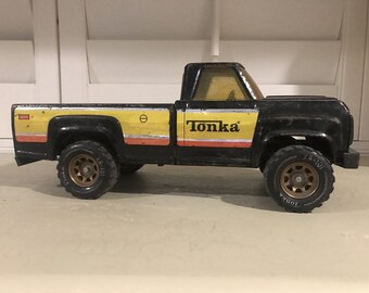 Vintage Metal Tonka 4x4 Pickup Truck w/ Working Tailgate