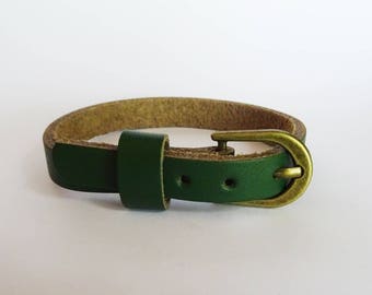 Green leather bracelet watch - nice quality - woman minimalist leather bracelet