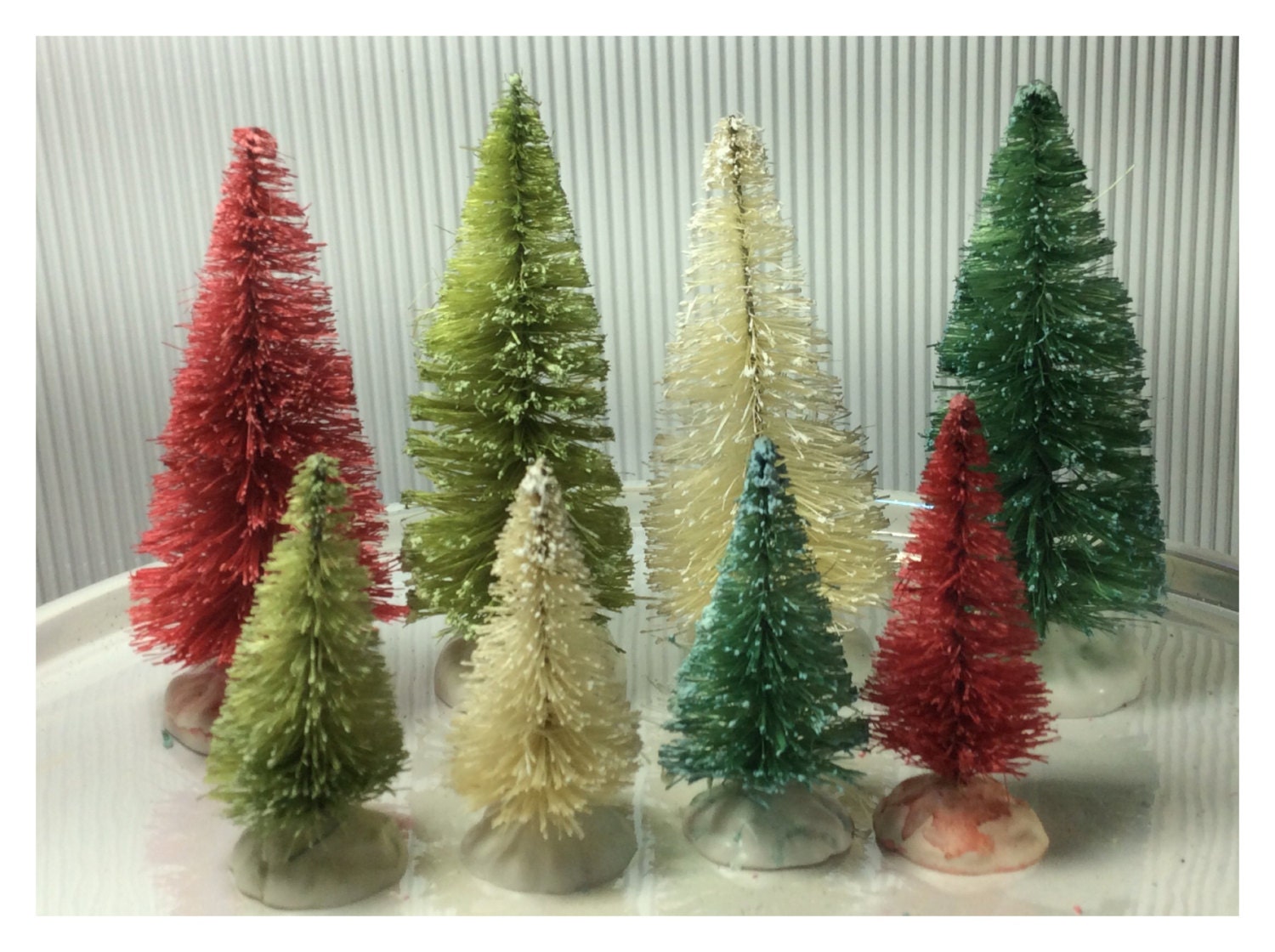 Traditional Christmas color dyed sisal tree set of 8 red