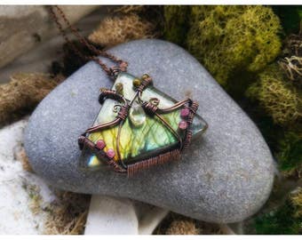 Copper Wire Wrapped Flashing Green Gold Labradorite Pendant // Labradorite Necklace Crystal Labradorite Jewelry