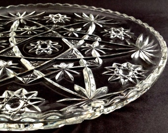 Vintage Glass Cake Plate - Mid Century Modern - 1960s Cake Plate - Beautiful Wedding Cake Plate - Cupcake Plate