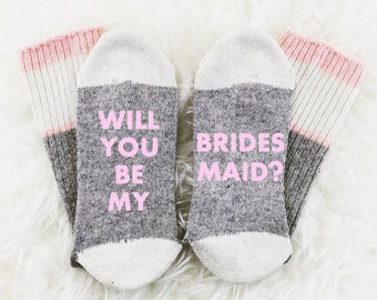 Bridesmaid Proposal, If You Can Read This Bring Me Wine Socks, Bridesmaid Socks, Bridesmaid Gift, Photography Prop, bridal photoshoot