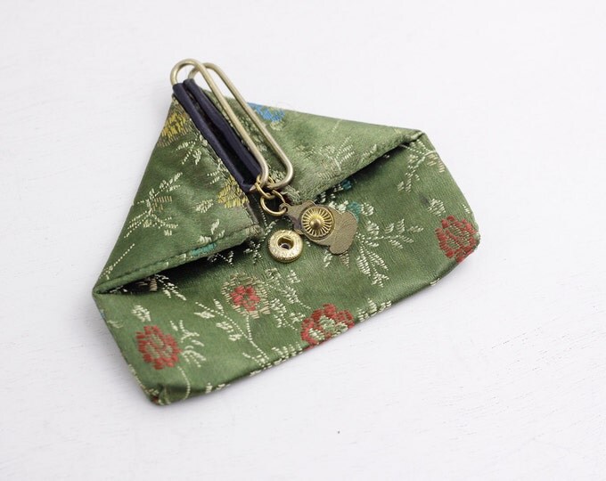 Green coin wallet, change purse in green flower silk with frog button closure, tiny vintage wallet, fabric wallet, spring launch green