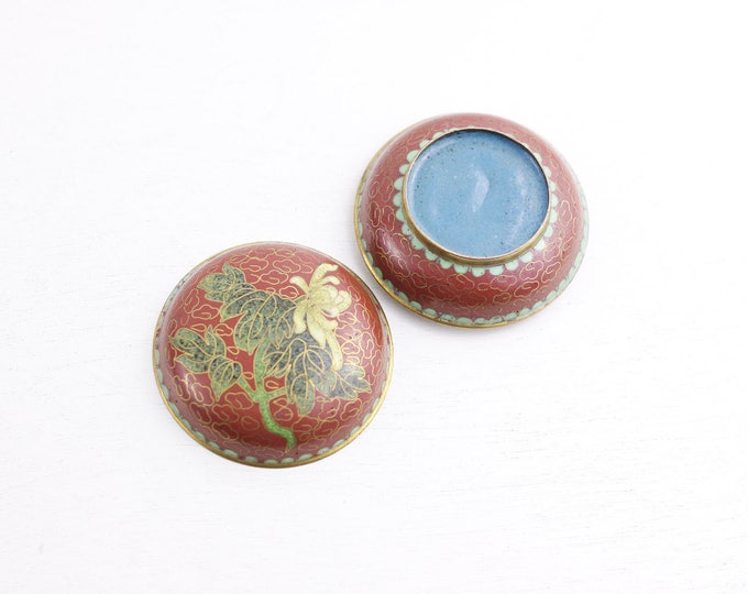 Chinese Cloisonne pot, metal pill box, jewelry storage box, white chrysanthemum on red surface, tiny metal box, spring launch green