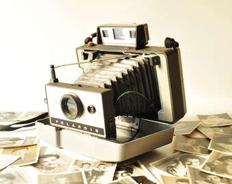 Vintage Polaroid 320 Land Camera / Folding Polaroid Camera