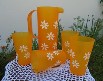 Plastic and 4 glasses lemonade pitcher