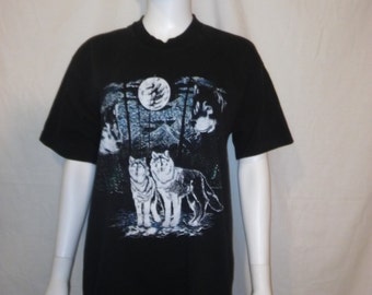 wolf howling at the moon t shirt