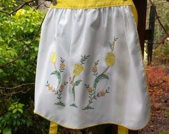 Vintage Yellow Tulip Embroidery Apron /Vintage Floral Apron Flower Apron / SPRING APRON / Easter Gift/Mothers Day/June Bride