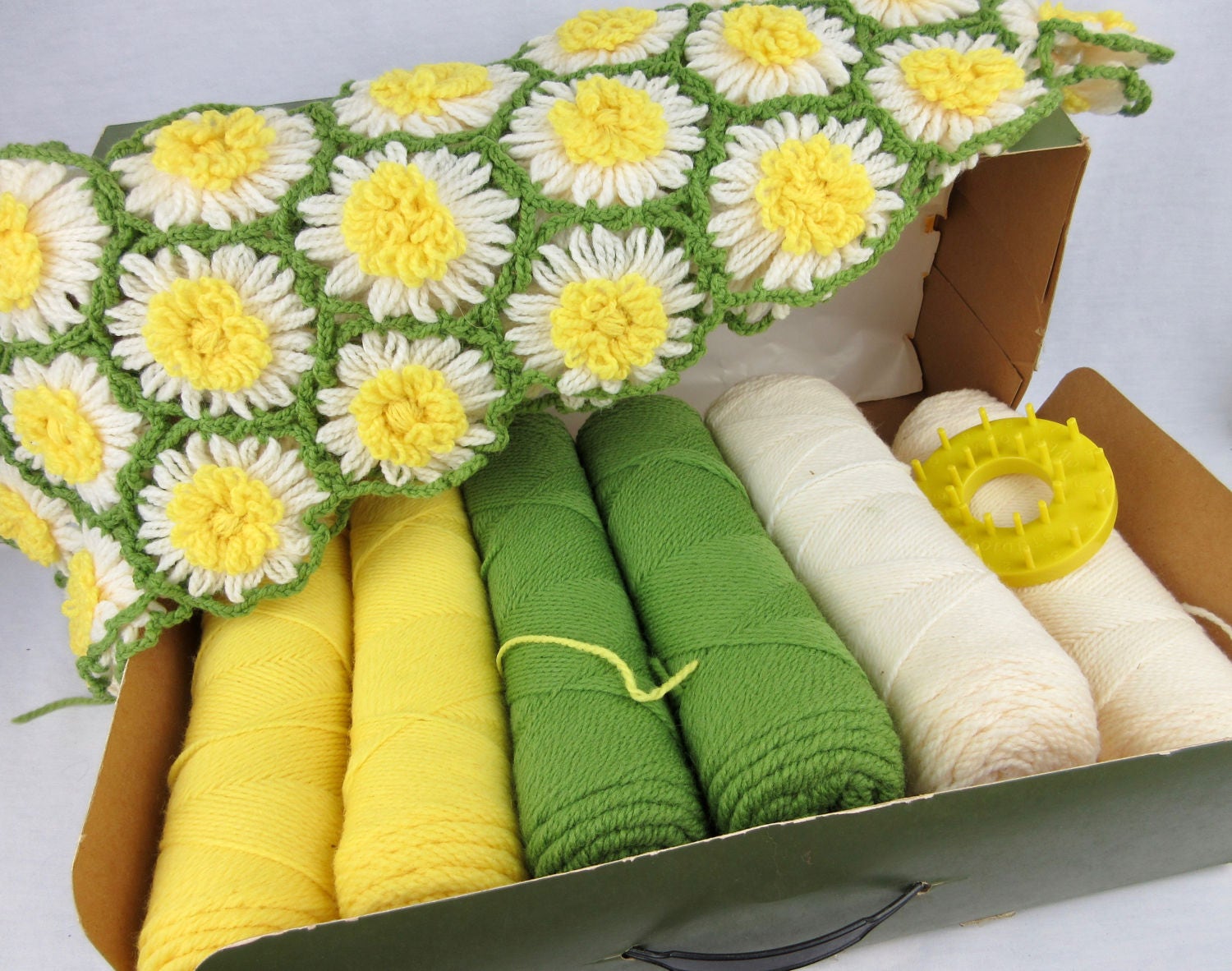 Vintage Daisy Afghan Kit 100 Virgin Wool Yarn Loom