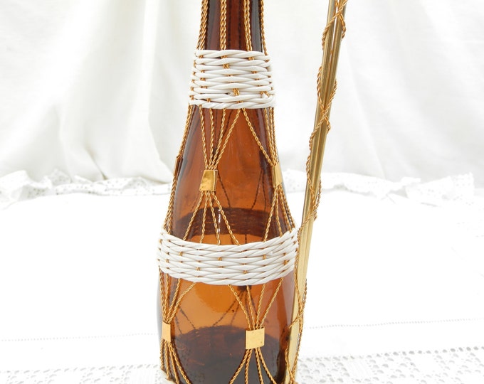 Vintage French 1960s Mid Century Amber Glass Bottle with Metal Wire and White Plastic Decoration, Retro Home Interior, Kitch 1970 Bottle Vintage French 1960s Mid Century Amber Glass Bottle with Metal Wire and White Plastic Decoration, Retro Home Interior, Kitch 1970 Bottle