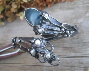 metal bracelet with Hawkeye and freshwater pearls