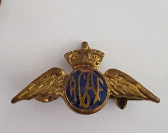 Vintage late 1940's to 1950's Royal Canadian Air Force lapel pin, gold tone enamel 3/4"
