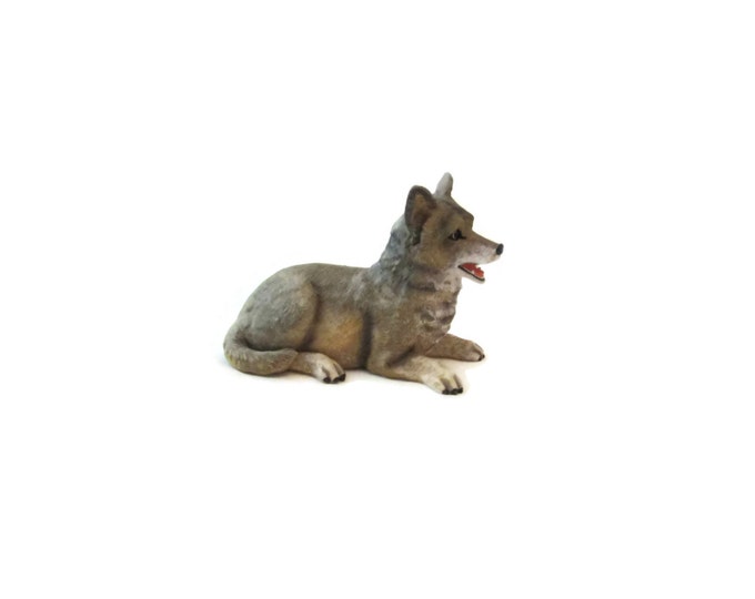Vintage Smiling Wolf Decor / Zoo Wildlife Nursery / Vintage Wolf Figurine / Vintage Collectible / Wolf Lovers / Lying Down Wolf