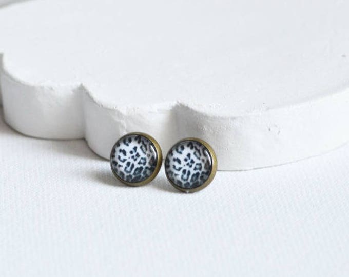 ANIMAL PRINT Stud Earrings metal brass depicting fashionable leopard skin, Safari, Glamour, Style, Colorful, White and Black, Pastel