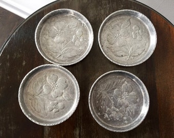 Vintage HAMMERED ALUMINUM COASTERS, Set of 4 Matching Floral Coasters by Stede