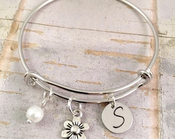 Flower Girl bracelet, initial charm bracelet, little girl bangle, personalized junior bridesmaids, flower charm, pearl, little girl jewelry