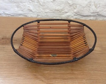Vintage Treen Deep Slatted Wooden Bowl Or Dish. Lovely Stylish Design.