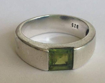 SALE Vintage Sterling Silver Peridot Gemstone Band Size 8.25