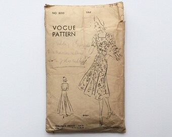 RARE 1940s B36 Dress Sewing Pattern : Vogue 8010