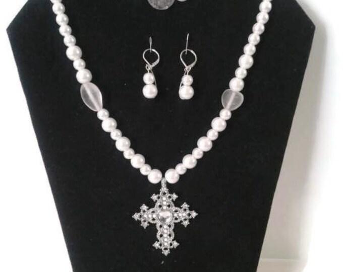 White Pearl Necklace Set, White Bead Necklace, Silver Cross Necklace, Crystal Beads, Crucifix, Statement Piece, Pearl Beads, White, Silver.