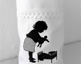 Light bag Vasenhusse doll Mama embroidered linen