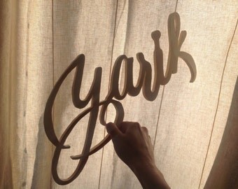 Name caligrafiado in wood. Decorate with names in wood, personalized with calligraphy. Gift personalized for baby.