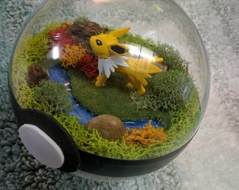 Pokemon Terrarium Jolteon Diorama 4.7in Diameter
