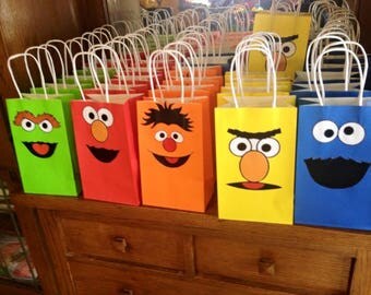 Set of 5 Sesame Street Party Favor Bags/ Birthday Party Supplies/Bags/ Goody/ Fiesta/ Goodie/ Treat/ Loot/ Gift/ Favors/ Candy