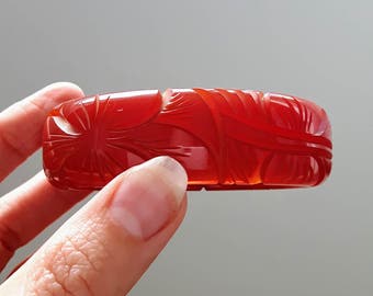 Deeply Carved Bakelite Bangle | Red Carved Bakelite Bracelet | Cherry Bakelite Bangle | Simichrome Tested Bakelite | Bakelite |