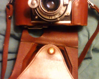 Vintage Kodak 35 camera with leather case