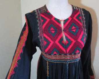 Vintage Kaftan Afghani dress embroidered Afghanistan Caftan embroidery boho festival dress Ethnic dress Vintage hippie Maxi dress S M