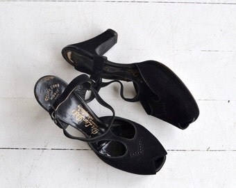 1960s shoes / 60s mary janes / Spectator Janes by DearGolden