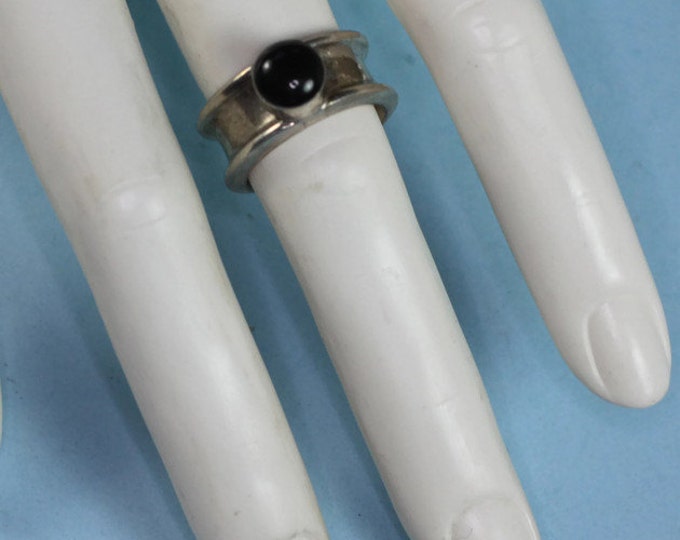 Black Cabochon Sterling Ring Modernist Style Mexico Size 7 Vintage