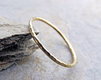 Thin 18k Wedding Band in Smooth, Hammered, Brushed/ Matte/ Satin, or Notched Finish - Skinny 1mm Stacking Ring - Textured Gold Halo Ring
