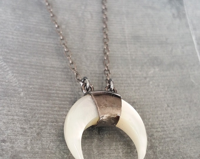 Double Horn Necklace, Silver Double Horn Necklace, Silver Horn Necklace, Crescent Horn Necklace, Silver Crescent Necklace, Horn Crescent