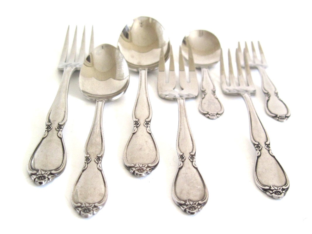 Set of 9 Oneida Community Stainless Chatelaine Place Setting Oval Table Soup Spoons