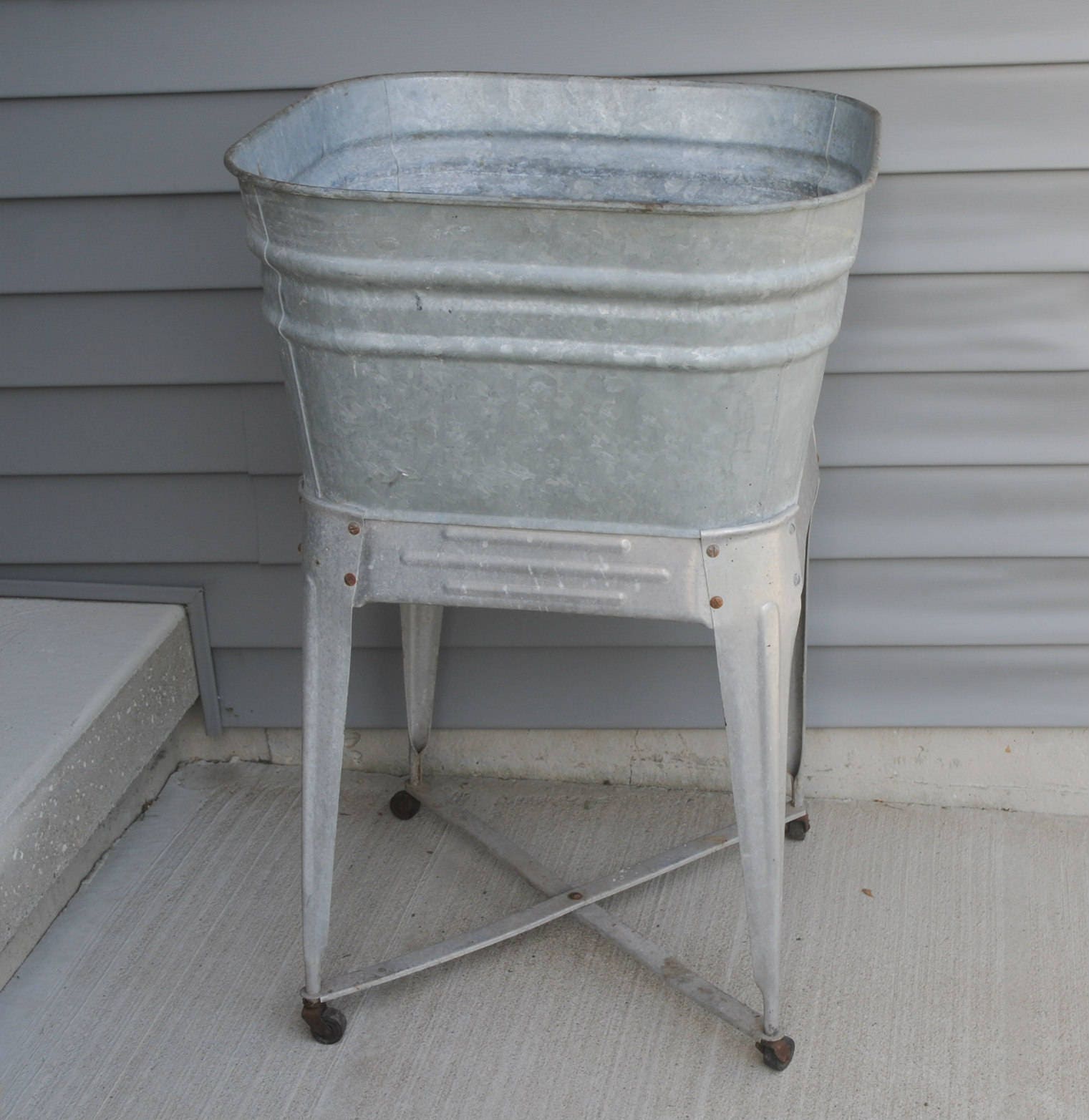 Vintage Galvanized Single Wash Tub on Stand
