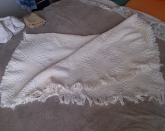 REDUCED White Cotton Jaquard Throw