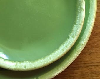 Hull Pottery Avocado Bread Plate Hull Oven Proof USA ca. 1970s