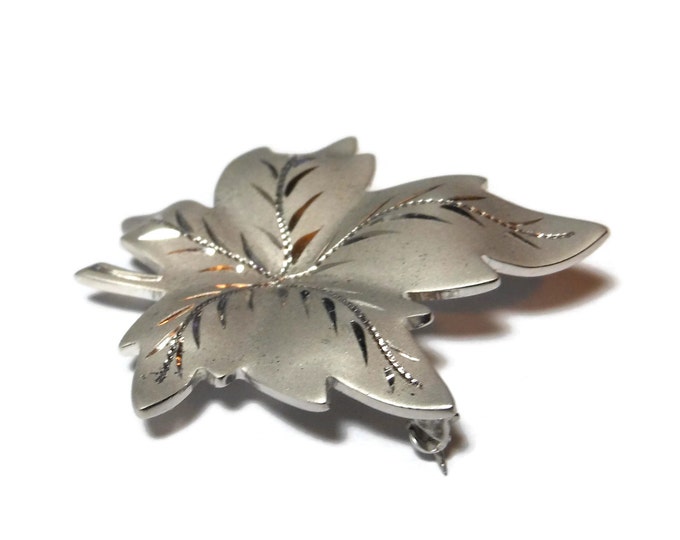 FREE SHIPPING Sterling Marvel maple leaf brooch, 1940s war years, exquisitely etched veins, sterling silver