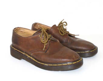 Vintage Dr. Martens Oxford Shoes . 1980s Brown Leather Lace Up Doc Martens . Made in England . Grunge Docs . Sz 4 UK--Sz 6 USA