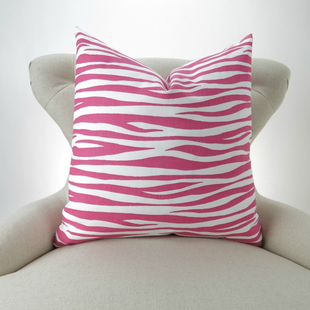 hot pink pillow pet