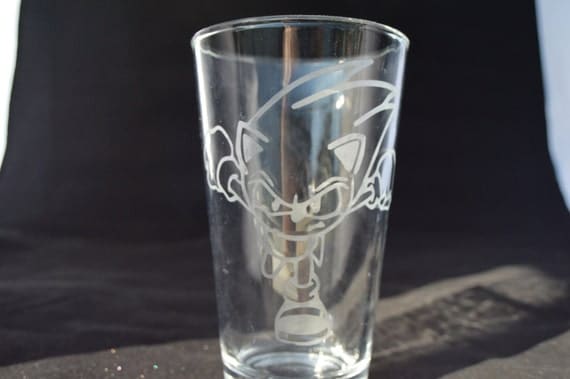 Sonic the hedgehog etched pub glass