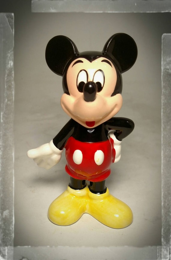 collectible mickey mouse figurines